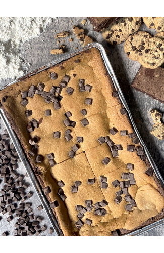 A delicious combination of Brownie and Cookie topped with Chocolate Chunks